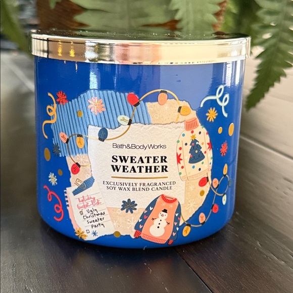 BATH & BODY WORKDS Bath 3 Wick Sweater Weather Candle - Picture 2 of 8